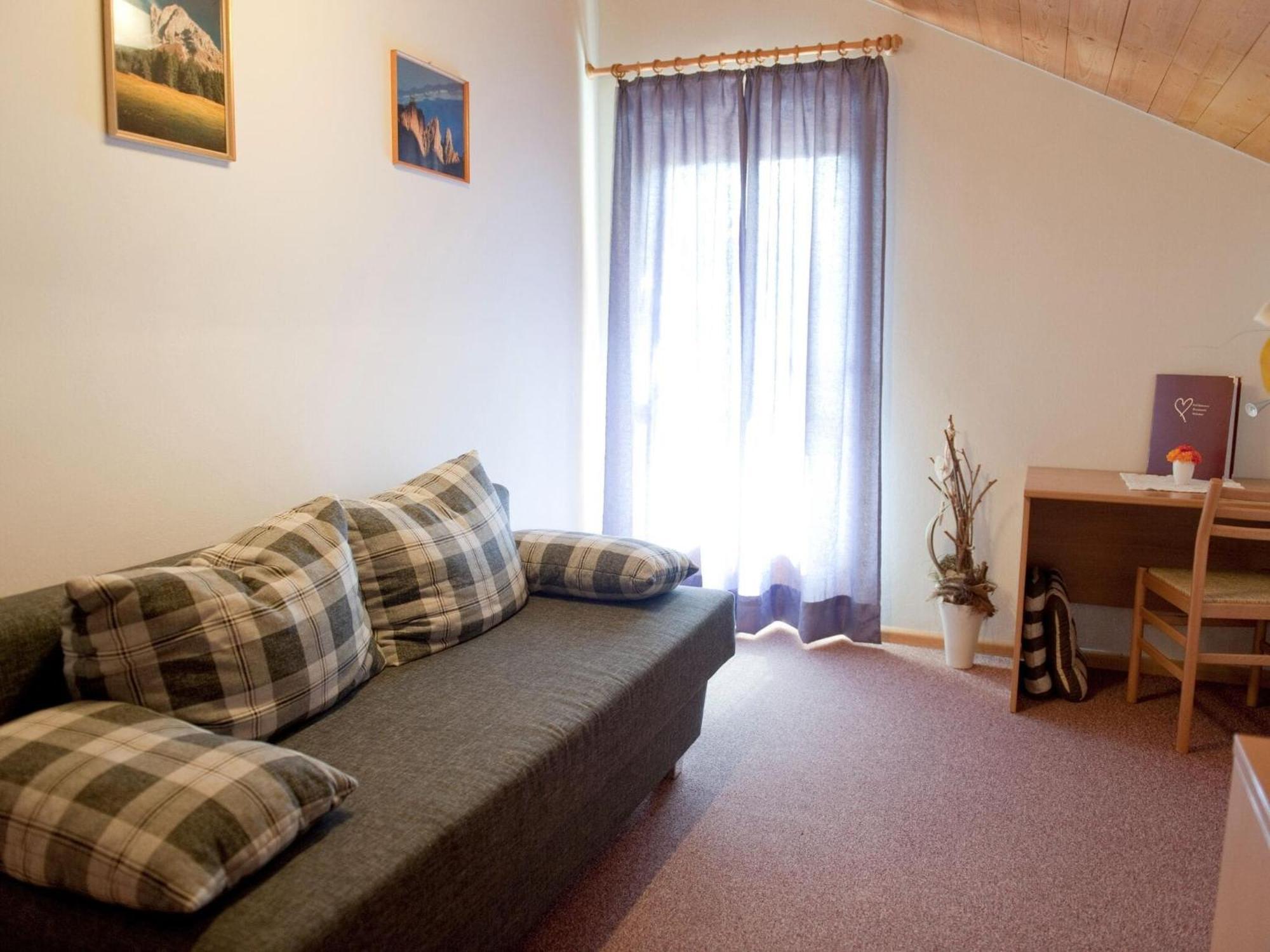 Apartment House Niedermunthof Sass Rigais, Funes (Bolzano)